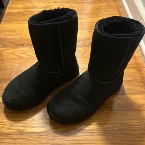 Black short uggs